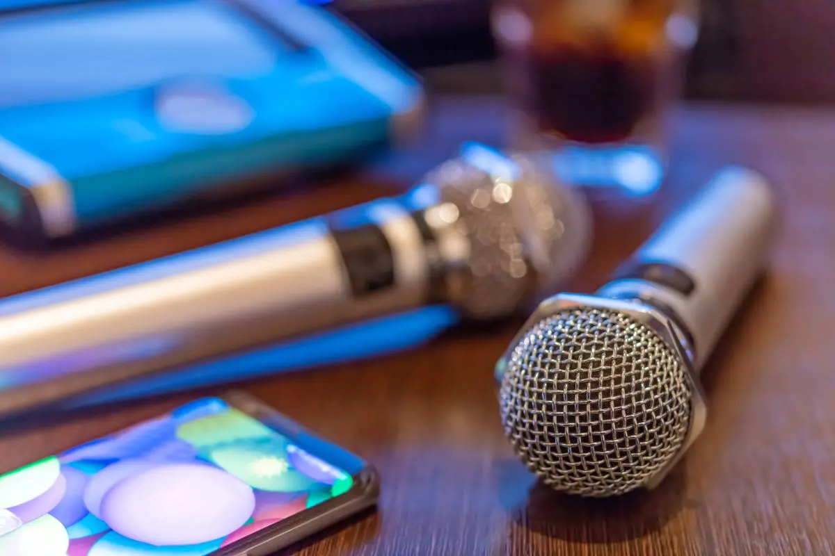 ゴーストレストラン×カラオケで副収入を作る！月商1000万達成の成功事例